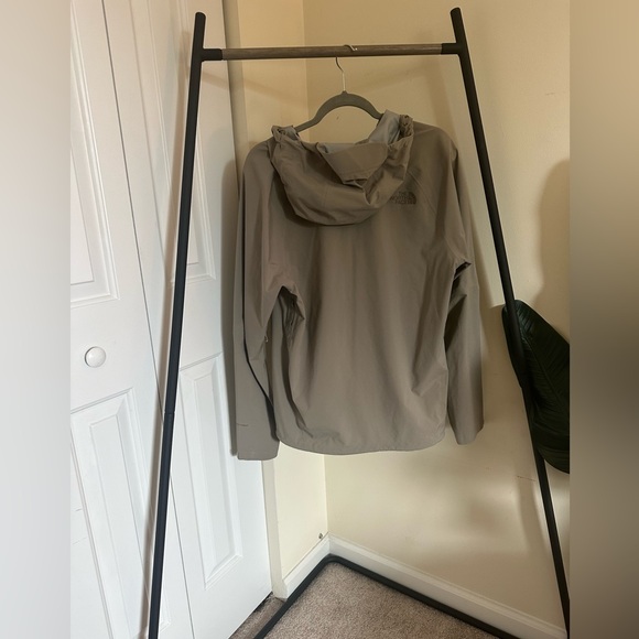 The North Face Men’s M Rain Coat - Picture 2 of 2